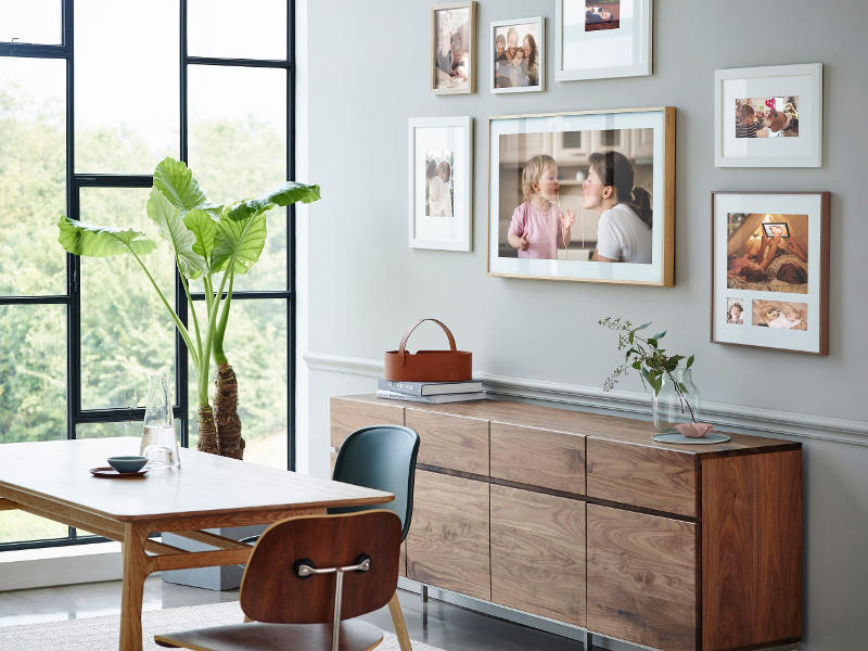 Samsung S New The Frame Tv Is Basically A That Available In 55 Or 65 Inches The Frame Was Designed By Swiss Designer And Entrepreneur Yves Behar Starkest Contrast Between It A